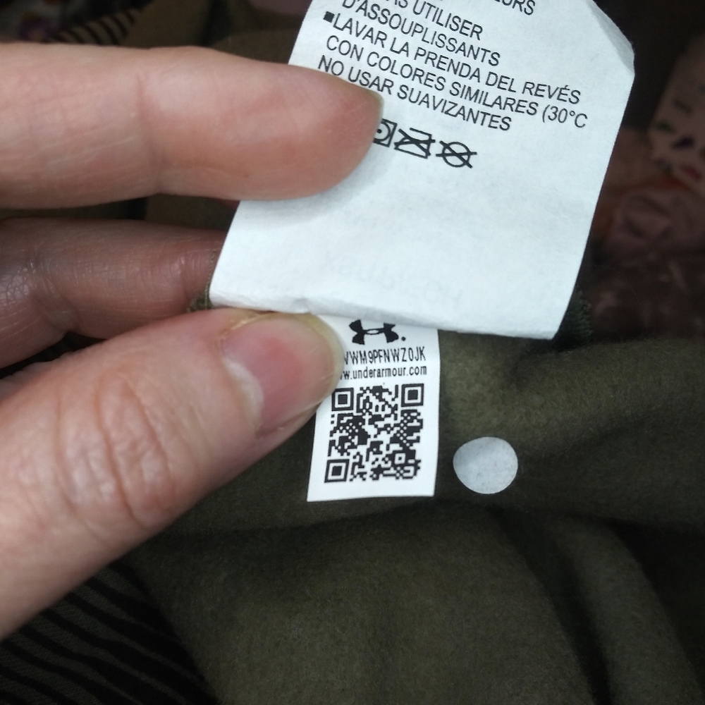 Under Armour Project Rock Olive Green Fatigue-Like Print Cropped Hoodie - Picture 8 of 11